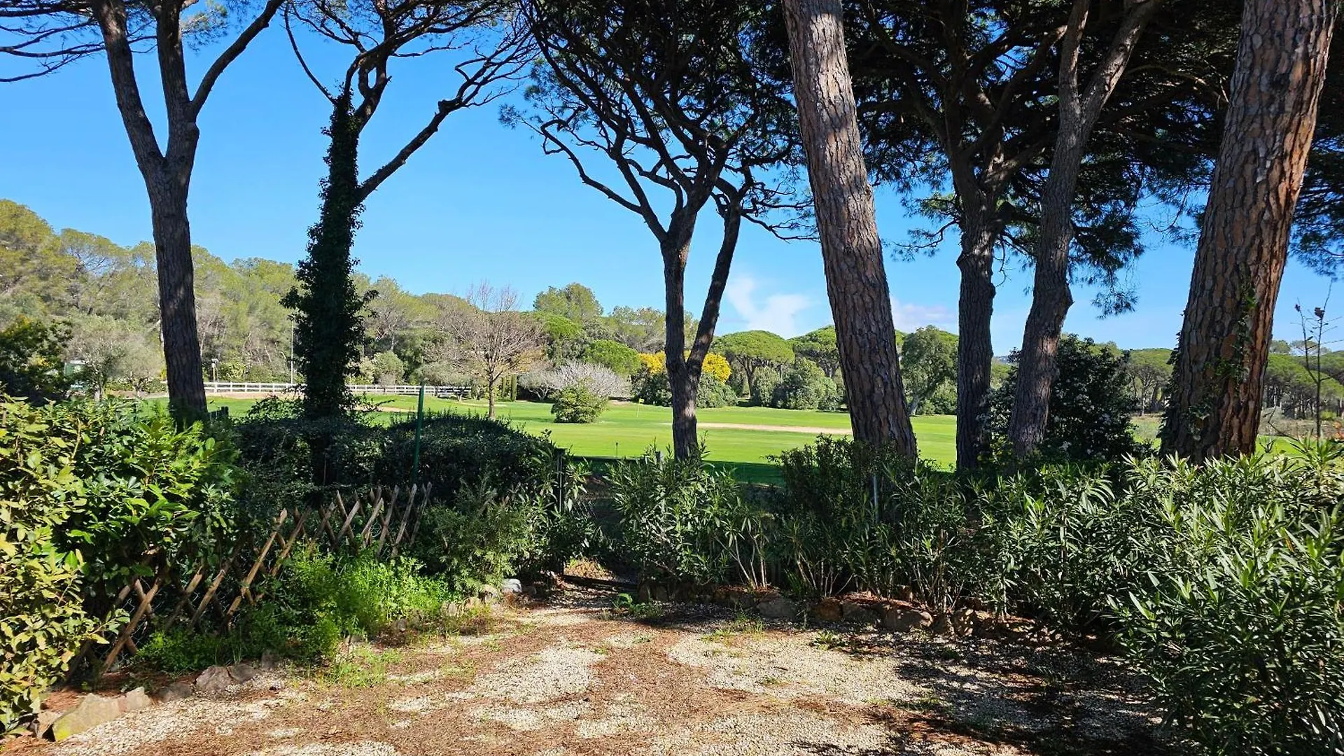 Apartment Appartement Golf De Valescure Avec Jardin Saint-Raphael  France